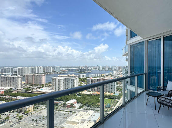 Building Photo - 17001 Collins Ave