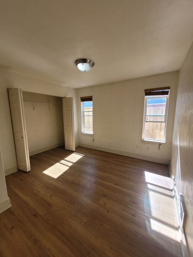 Building Photo - Spacious 1bd, semi-detached apartment for rent in the desirable Jefferson West Side neighborhood....