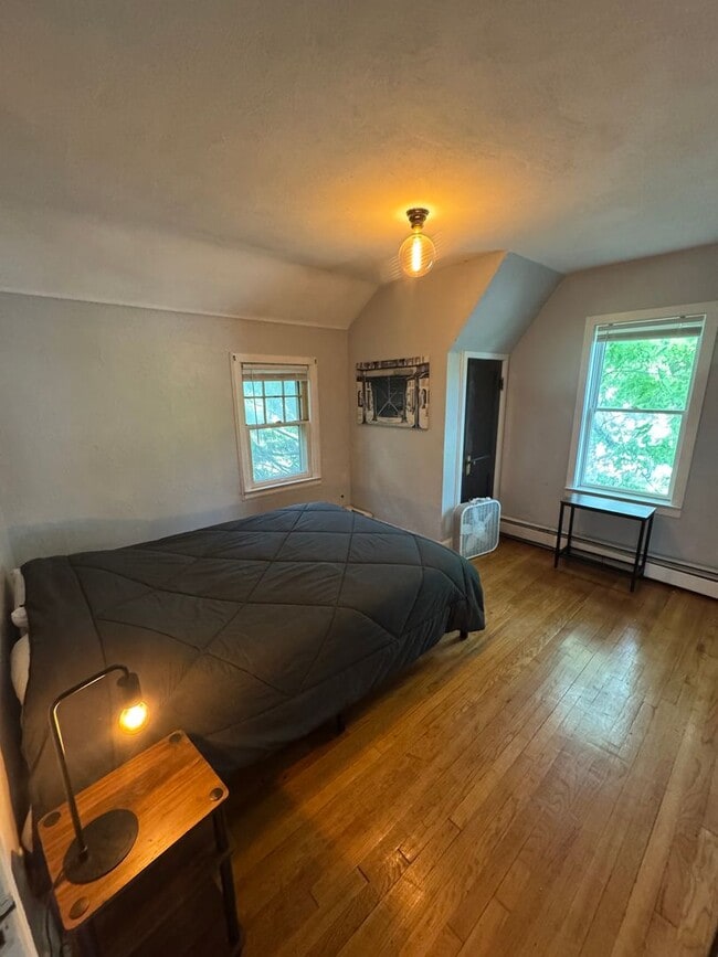 Building Photo - Beautiful 3- Bedroom Home for Rent- Univer...