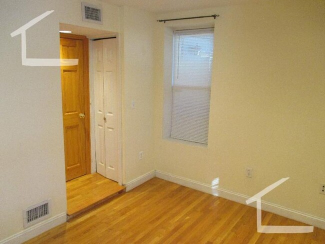 Building Photo - 3 Bed. 2 Full Baths. in Brookline, Steps f...