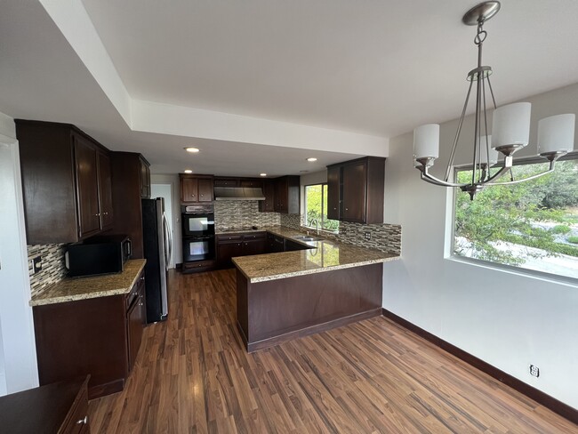 Building Photo - 490 Starlight Crest Dr