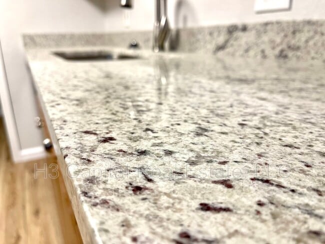 Building Photo - 130 Brookview Dr