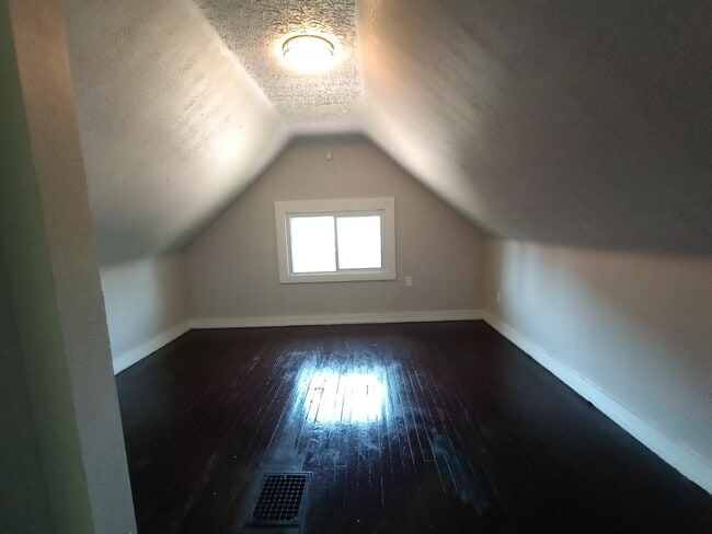 Building Photo - 117 Oak Park Dr