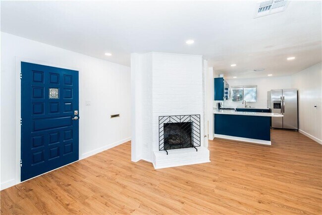 Building Photo - 4406 Scottsdale Rd