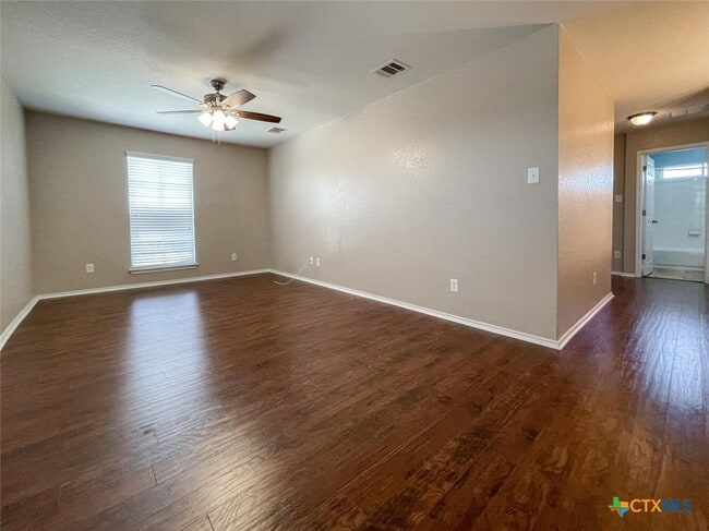 Building Photo - 2237 Stoneleigh Dr