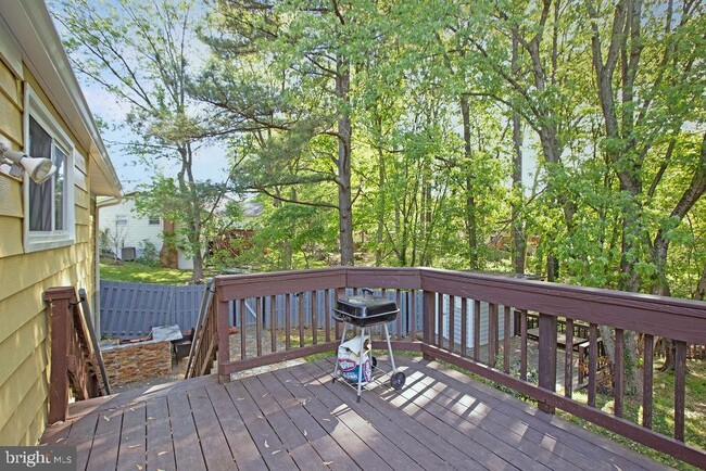 Building Photo - 12611 Valleywood Dr