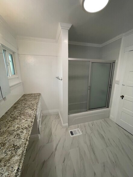 Building Photo - 508 S Catalina Ave