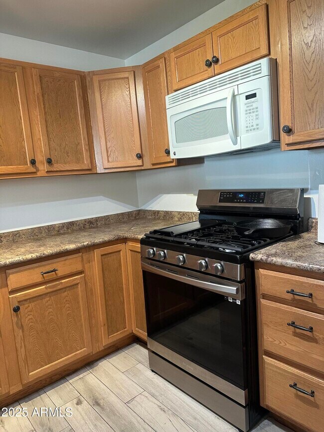 Building Photo - 3112 E Cypress St