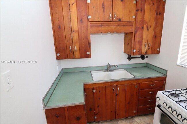 Building Photo - 1206 N 22nd Ave