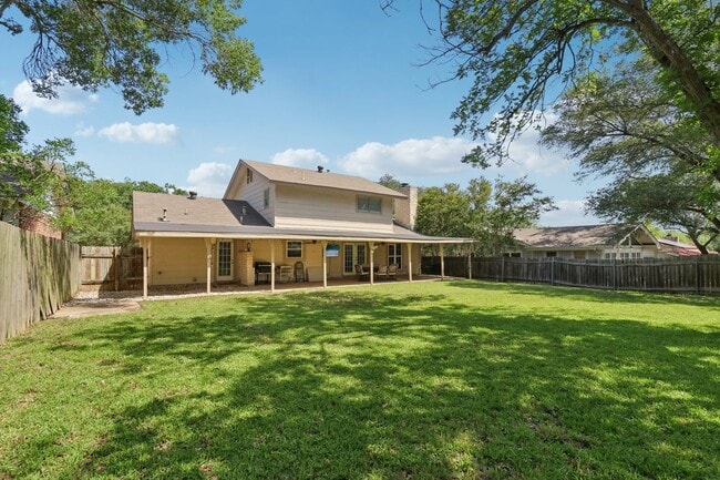 Building Photo - Beautifully Renovated Home with a Large Yard