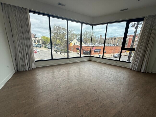 Building Photo - 3462 N Lincoln Ave