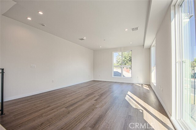 Building Photo - 10719 Addison St