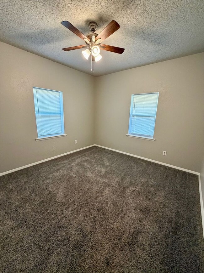 Building Photo - remodeled 3 bed 1 bath house