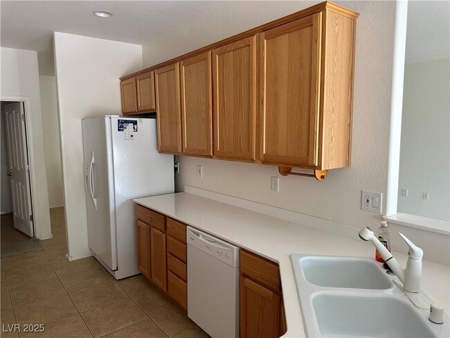 Building Photo - 7922 N Crested Starling Ct