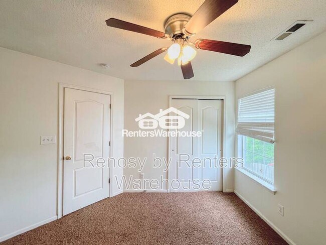 Building Photo - 601 Whisper Walk