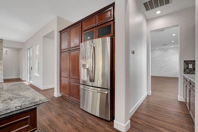 Building Photo - Anthem country Club Golf Community Beauty