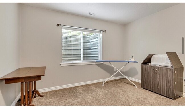 Building Photo - 9789 Timp View Dr