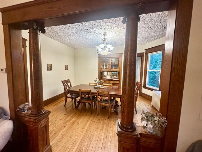 Building Photo - Spacious 3-Bedroom w/ Sundeck & In-Unit La...