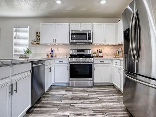 Building Photo - 6080 St Petersburg Dr