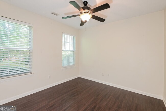 Building Photo - 2770 Lake Park Ridge W