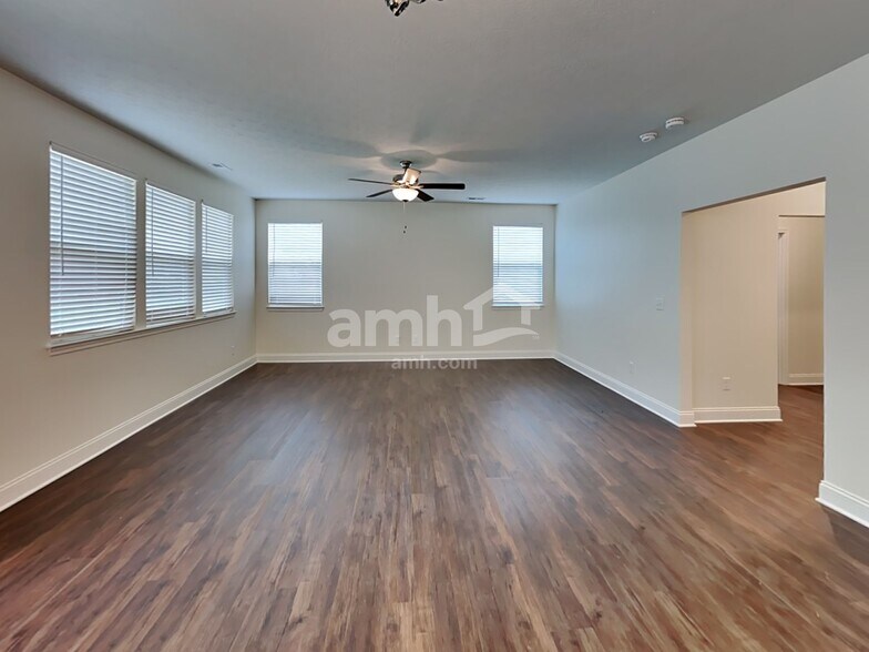 Building Photo - 1240 Hill Rd N