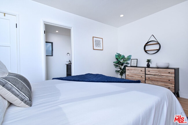 Building Photo - 6167 Costello Ave