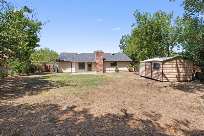 Building Photo - 325 Heartwood Dr