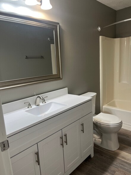 Building Photo - 108 Shady Brook Dr