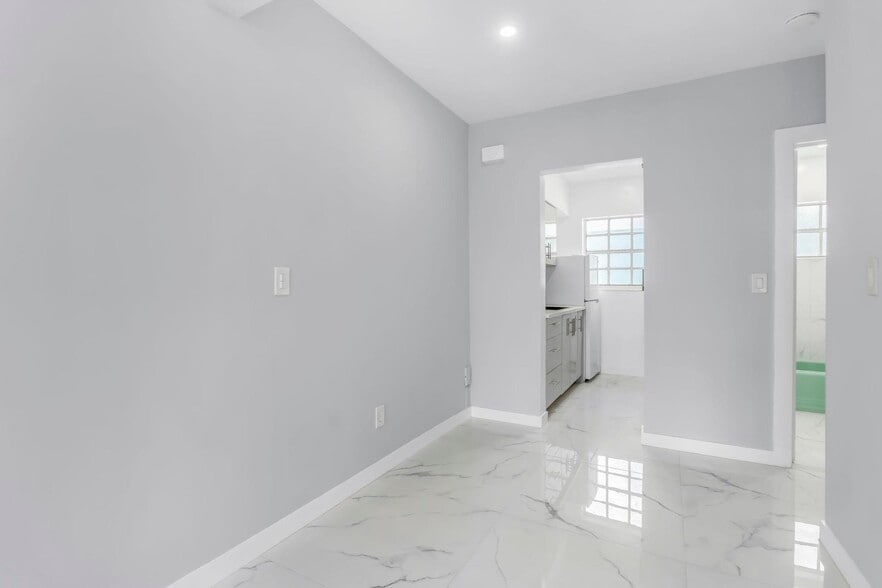 Building Photo - 635 8th St
