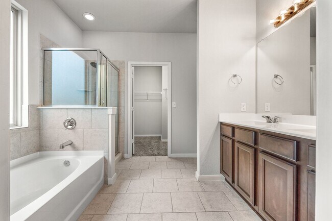 Building Photo - 5903 Bridle Bnd