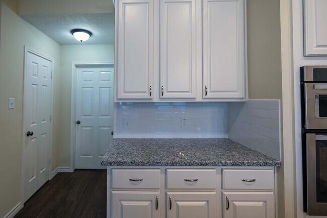 Building Photo - 7626 Painton Ln
