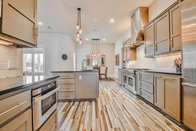 Building Photo - Stunning 4-Bedroom Luxury Home with Resort-Style Pool in Prestigious Oakmont Estates – Available ...