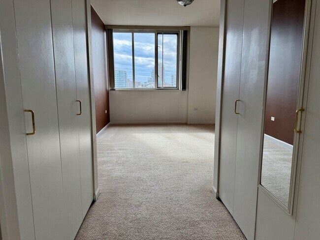 Building Photo - 1515 S Prairie Ave