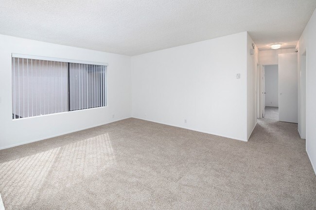 Building Photo - *OPEN HOUSE: 8/2 12:30PM-2PM* 2BR In The H...