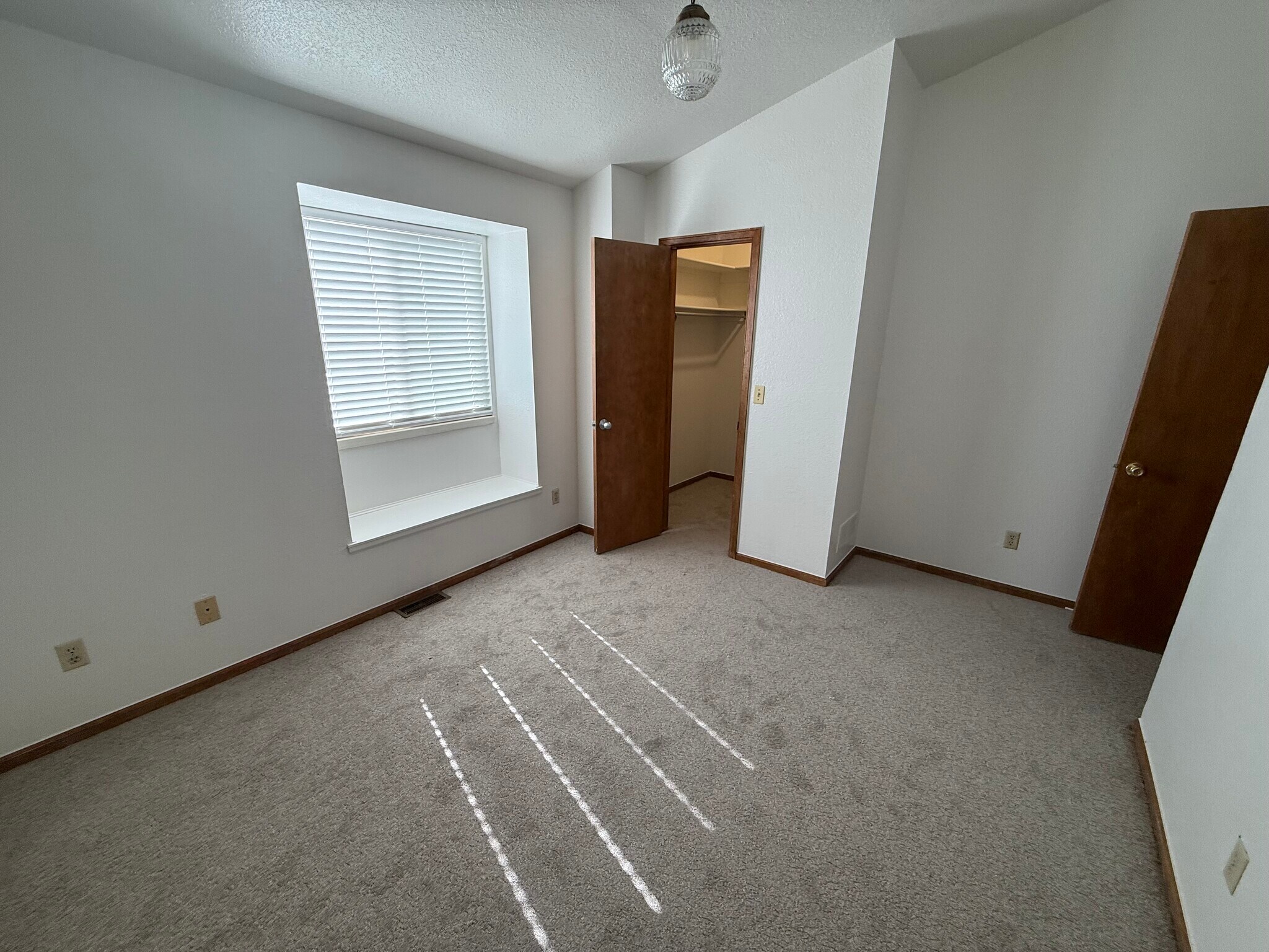 Guest bedroom & walk in closet - 6734 Yarrow St