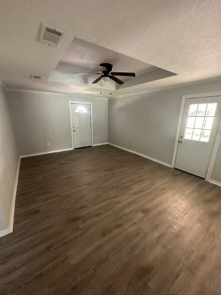 Building Photo - 222 E 38th St