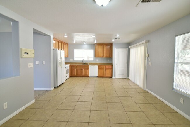 Building Photo - Spacious 4Bed/2Bath/2Car Home located in North Las Vegas w/ Pool!