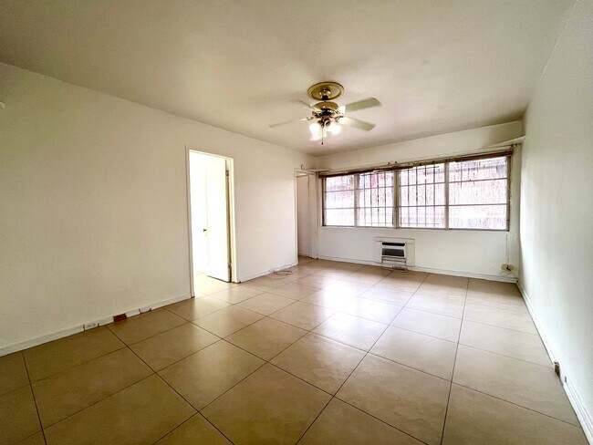 Primary Photo - Waikiki: Upper Floor 1 Bed, 1 Bath Apartment