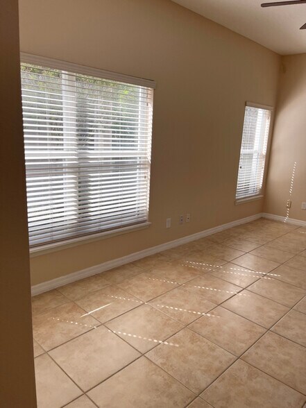 Building Photo - 546 Pinebranch Cir