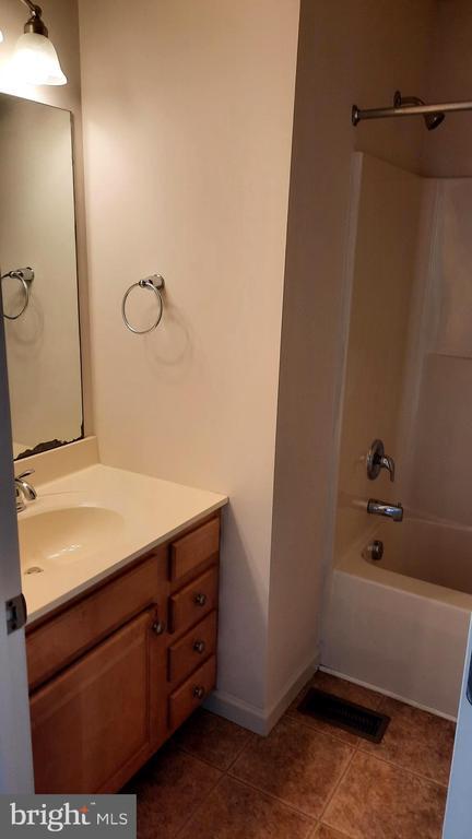 Building Photo - 2439 Newtown Dr