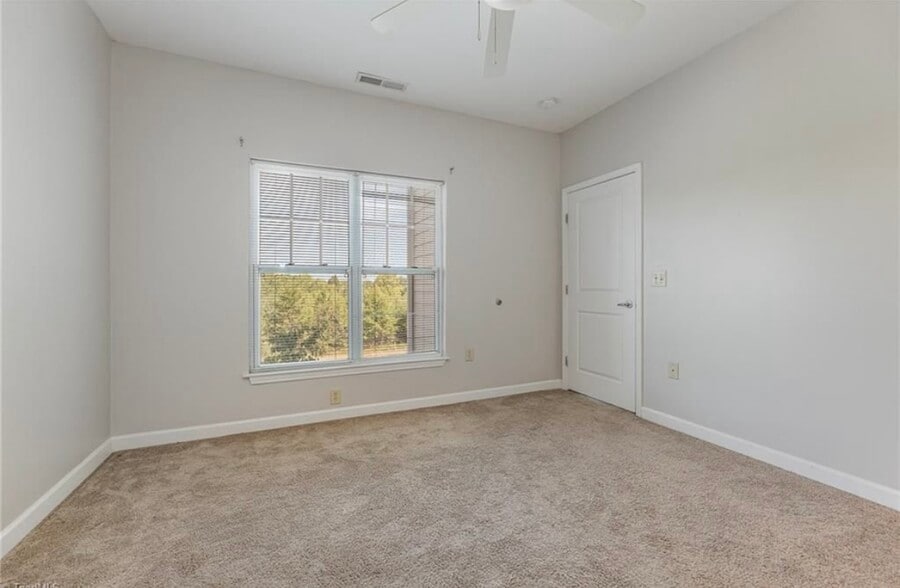 Building Photo - 102 Campus Walk Trl