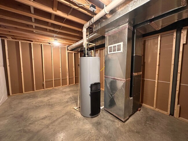 Building Photo - 4BR/2BA Home for Rent in Eastwood w/Basement and Backyard Deck!