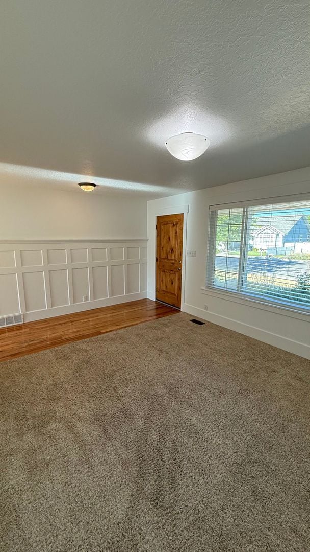 Building Photo - Large Single Family Lehi Home available now!