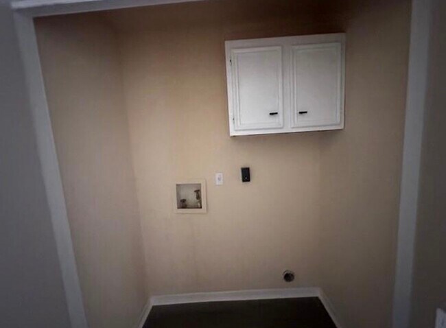 Building Photo - 5921 Arncliffe Dr