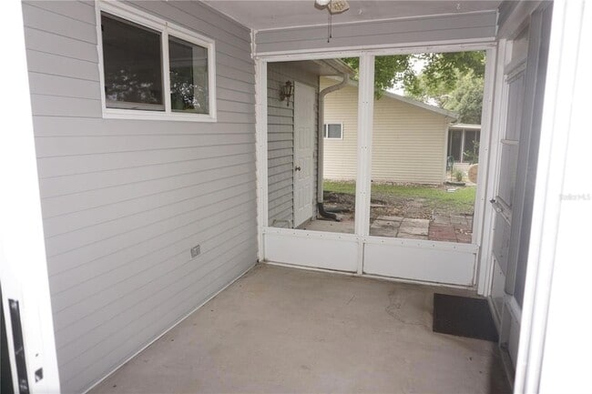 Building Photo - 10961 SW 84th Ave