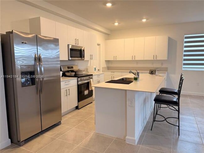 Building Photo - 2954 SE 23rd Ave