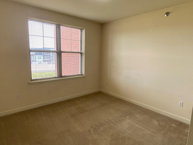 Building Photo - 4110 S Lake Dr