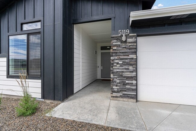 Building Photo - Beautiful Newer Built Home in a Prime Cald...