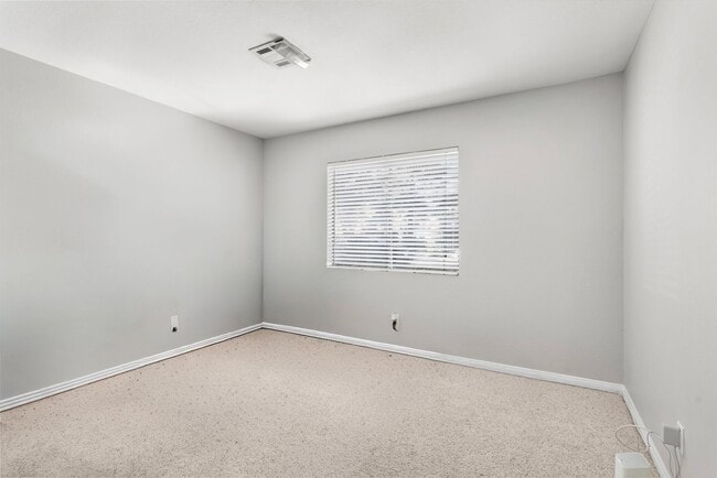 Building Photo - Single Story 3 Bedroom Home with 2 Patios and Community Amenities In Henderson