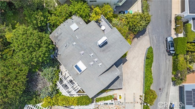 Building Photo - 546 Temple Hills Dr